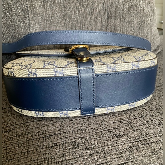 GUCCI GG Supreme Monogram Shoulder Bag - Picture 6 of 15